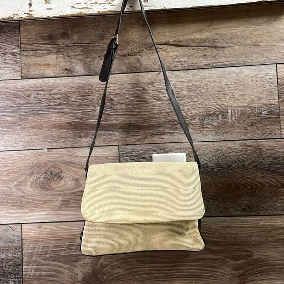 Liz Claiborne Woven Beige Dark Brown Trim Shoulder Bag Purse, Medium Size - Picture 1 of 12